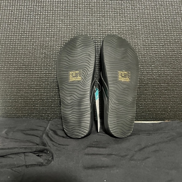 Reef Women's Black Flip Flop Sandals - Picture 3 of 4